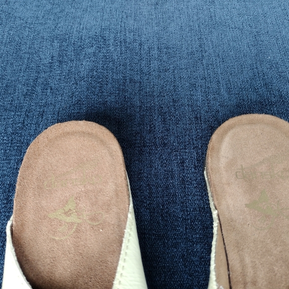 Dansko Janie Ivory Leather Medallion Buttons Slides Sandals Size 40 EU 9 US - Picture 3 of 7